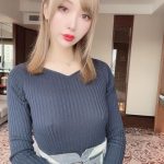 滝沢いおり、黒ニットとミニスカから覗くパンチラがセクシー！「素敵な後ろ姿」「今日も美しい」