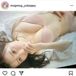 小日向ゆか、彼シャツ姿で見つめる甘い眼差し