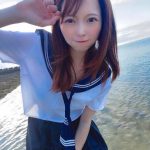 森香穂、セーラー服をめくるドキドキシチュエーション