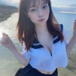 森香穂、セーラー服をめくるドキドキシチュエーション