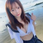 森香穂、セーラー服をめくるドキドキシチュエーション