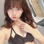 NMB48 菖蒲まりん、黒ビキニで魅せる圧巻の腹筋割れボディ「もはや芸術の域です! 肉体美」