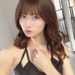 NMB48 菖蒲まりん、黒ビキニで魅せる圧巻の腹筋割れボディ「もはや芸術の域です! 肉体美」