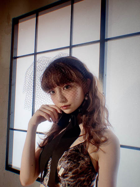 NGT48 荻野由佳、強めの女豹ビキニショットに歓喜の声!