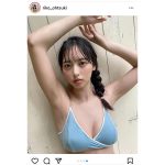 大槻りこ、木漏れ日に浮かぶ美麗なデコルテに釘付け!