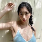 大槻りこ、木漏れ日に浮かぶ美麗なデコルテに釘付け!