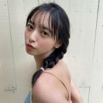 大槻りこ、木漏れ日に浮かぶ美麗なデコルテに釘付け!