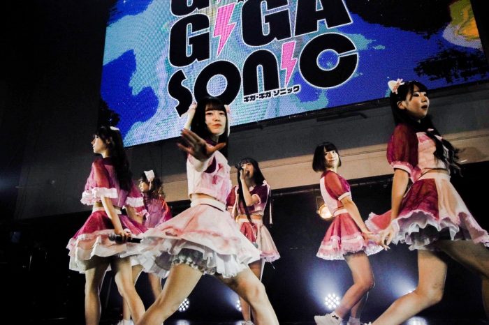 Dolly Kiss、白熱のパフォーマンスで『ギガソニ』のステージを盛り上げる＜GIGA・GIGA SONIC Powered by TSC＞
