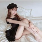 竹内星菜、見えそうで見えない黒コーデで美脚全開!!