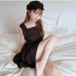 竹内星菜、見えそうで見えない黒コーデで美脚全開!!