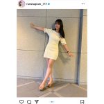 豊田ルナ、ミニワンピースコーデで美脚披露