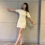 豊田ルナ、ミニワンピースコーデで美脚披露