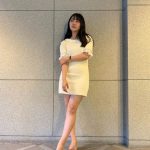 豊田ルナ、ミニワンピースコーデで美脚披露