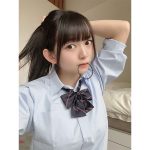 手羽先センセーション 佐山すずか、制服姿でヘアゴムくわえたあざとショットに歓喜の声