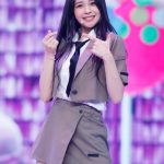 【写真特集】Weeekly (위클리)が『Holiday Party』など爽やかなイメージでパフォーマンス！！＜KCON:TACT HI 5＞