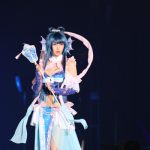 コスプレイヤー・えなこが御伽噺の世界観を表現した艶やかな衣装で関コレ初出演！＜関コレ2021 A/W＞