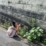 AKB48 下尾みう、縁側に水着姿で腰掛けたしっとりグラビアオフショット公開