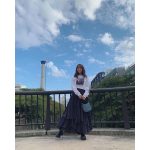 石川恋、ふわふわ揺れるお気に入りスカートで秋私服姿を公開