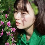 今泉佑唯、お花を見つめる最新ずみ姿にファン悶絶