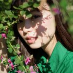 今泉佑唯、お花を見つめる最新ずみ姿にファン悶絶