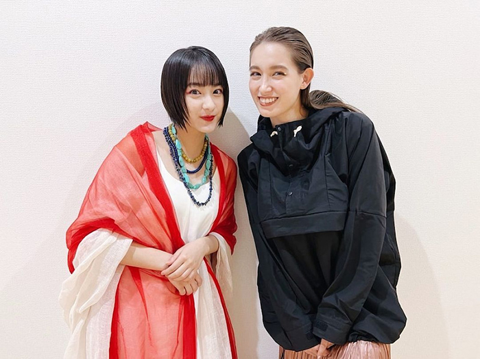平祐奈、仲良しトラウデン直美と満面笑みの頬密着ショット公開