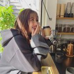 石川恋、「彼女とデートなうに使っていいよ」パーカー姿でカフェデートなオフショットを公開