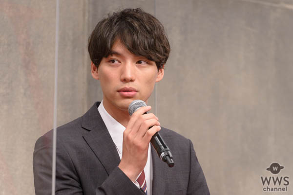綾野剛、主演ドラマ「アバランチ」を通じてエンタメ業界の希望へ「今こそ手と手を合わせるとき」