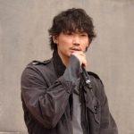 綾野剛、主演ドラマ「アバランチ」を通じてエンタメ業界の希望へ「今こそ手と手を合わせるとき」