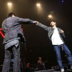 綾野剛、UVERworldのライブにサプライズ登場!「アバランチ」主題歌初披露を『援護射撃』