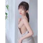 えなこ、大反響の写真集から横乳オフショット大公開