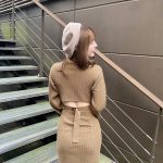 堀尾実咲、背中がチラ見えするニットワンピで秋コーデ！「かわいい」「背中のチラ見え」
