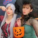 桃月なしこ、アンジェラ芽衣と魔女コスプレ披露!「最強魔法を使いそう」と反響ぞくぞく