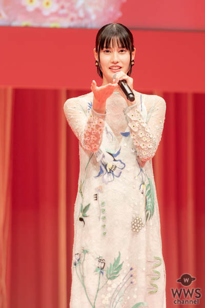 橋本愛が日本の映画館の魅力を熱弁「第34回東京国際映画祭」オープニングセレモニーであいさつ