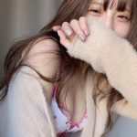 竹内星菜、寝起きの彼女風ショットで無防備ランジェリー披露