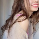 竹内星菜、寝起きの彼女風ショットで無防備ランジェリー披露