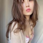 竹内星菜、寝起きの彼女風ショットで無防備ランジェリー披露