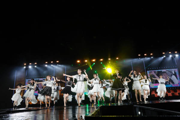 ＝LOVE・≠ME、雨の中の野外合同フェスを開催 第3のグループ始動も発表