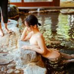 伊織もえ、2nd写真集の重版決定! 温泉オフショットも公開