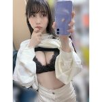 伊織いお、美乳隠しの「着痩せ」ショットに「可愛い」「素晴らしい」の声ぞくぞく