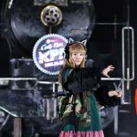 きゃりーぱみゅぱみゅが、京都鉄道博物館でスペシャルオンラインライブ開催! 扇形機関庫を前にパフォーマンス