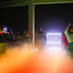 きゃりーぱみゅぱみゅが、京都鉄道博物館でスペシャルオンラインライブ開催! 扇形機関庫を前にパフォーマンス