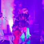 きゃりーぱみゅぱみゅが、京都鉄道博物館でスペシャルオンラインライブ開催! 扇形機関庫を前にパフォーマンス