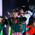 きゃりーぱみゅぱみゅが、京都鉄道博物館でスペシャルオンラインライブ開催! 扇形機関庫を前にパフォーマンス