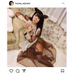 小鳥遊くれあ、スケスケメイド服で美脚披露