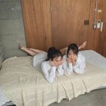 NMB48 加藤夕夏、川上千尋と「彼シャツ」2ショット披露! グラビアメン引き継ぎの決意語る
