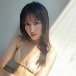 NMB48 川上千尋、光に浮かぶ腹筋割れの健康美ボディに釘付け