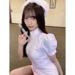 elsy 神谷樹里奈、強すぎるミニ丈ナース服コスプレで美脚チラ見せ