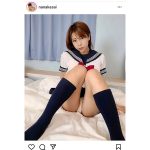 美熟女グラドル・華彩なな、セーラー服で大胆M字開脚披露「違和感無い」「鼻血が出そう」