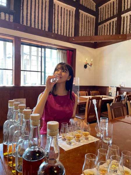 「ミスユニバーシティ2019」グランプリ・長澤佳凜が、長濱蒸溜所とコラボしたウイスキーを開発
