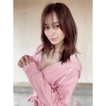 御寺ゆき、ガウンから美乳チラリの自撮りオフショット公開